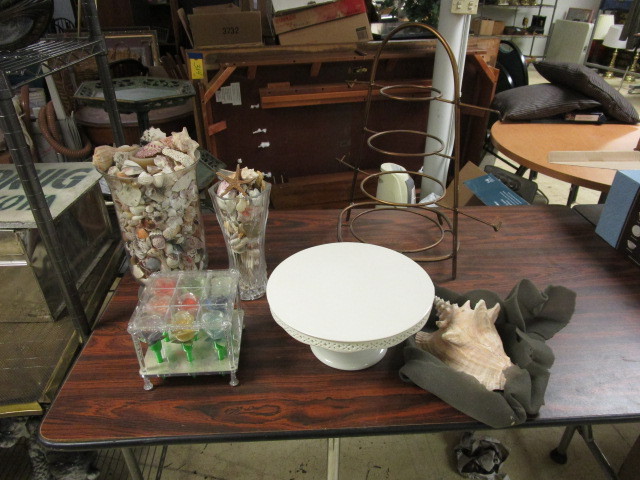lot 941 image: MARTHA STEWARD CAKE STAND, METAL CAKE STAND, SEASHELLS AND NAIL POLISH IN ROSES