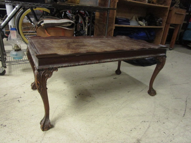 lot 947 image: COFFEE TABLE