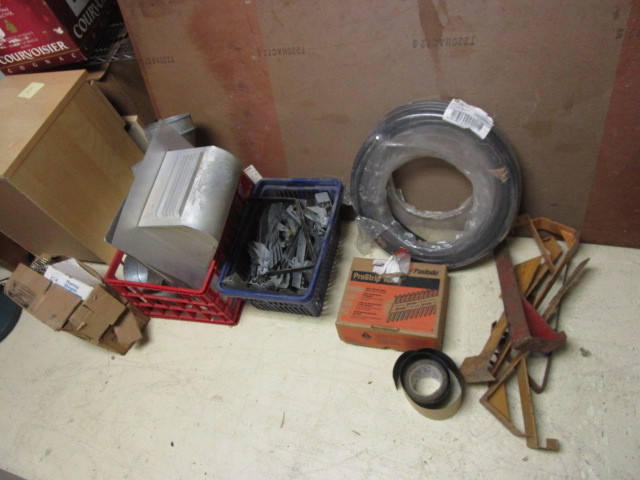 lot 965 image: ROOFING SUPPLIES AND SCAFFOLD PARTS