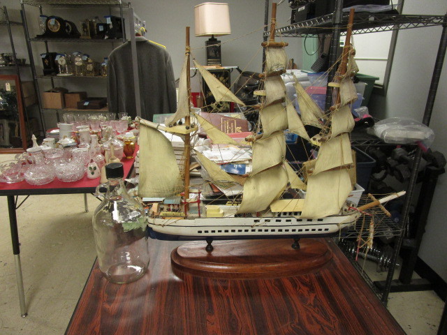 lot 101 image: WOOD SAILING SHIP MODEL AND BOTTLE