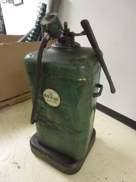 lot 107 image: GRACO GEAR LUBE PORTABLE LUBING STATION