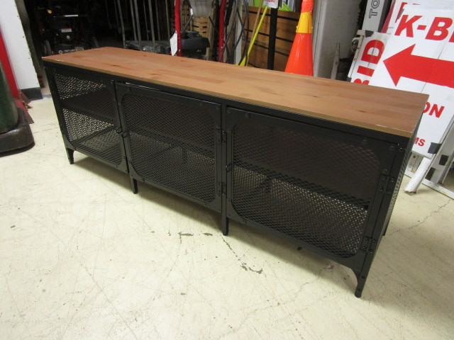 lot 113 image: ACCENT COUNTER WITH STORAGE