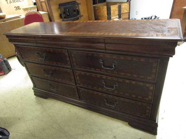 lot 124 image: NINE DRAWER DRESSER WITH MIRROR MOUNT