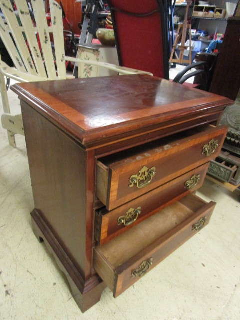 lot 125 image: THREE DRAWER NIGHTSTAND