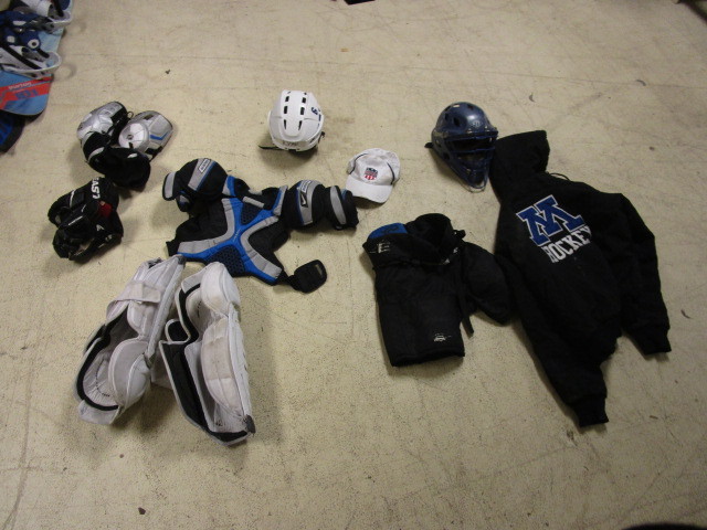 lot 136 image: YOUTH HOCKEY GEAR