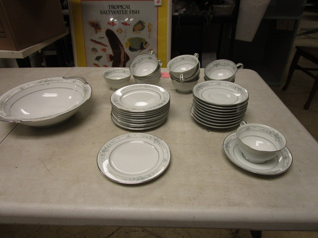 lot 140 image: NORITAKE CHINA