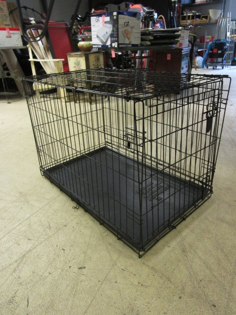 lot 141 image: COLLAPSIBLE DOG KENNEL