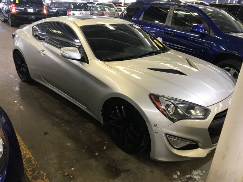 lot 10 image: 2013 Hyundai Genesis Grand Touring