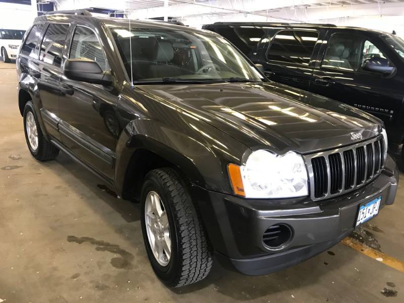 lot 13 image: 2005 Jeep Grand Cherokee Laredo 4x4