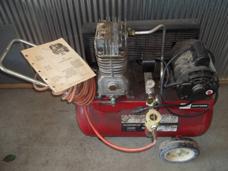 lot 14 image: Air Compressor