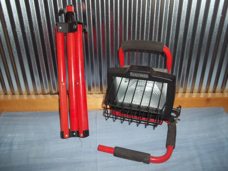 lot 33 image: Utility Light with Stand