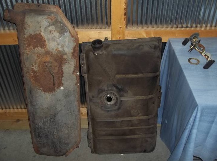 lot 76 image: Fuel Tanks
