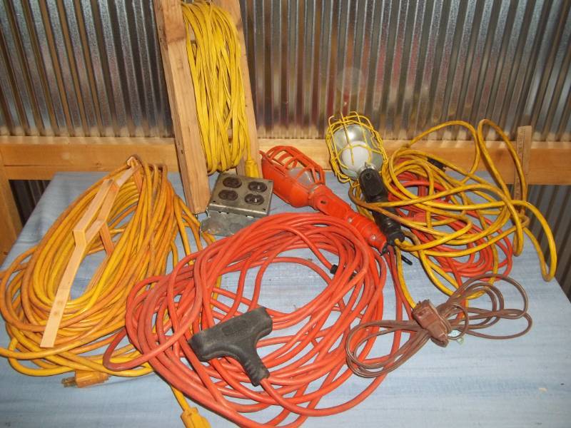 lot 97 image: Extension Cords and Trouble Lights