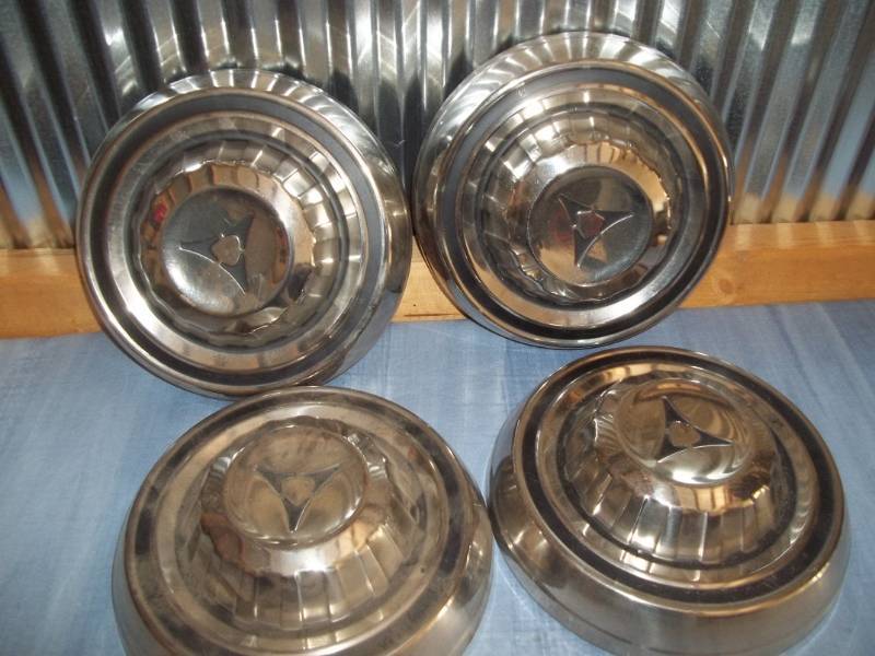 lot 113 image: Center Hubcaps