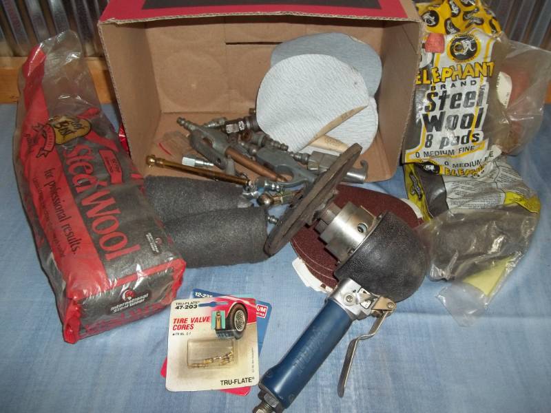 lot 117 image: Pneumatic DA Sander and Sanding Discs