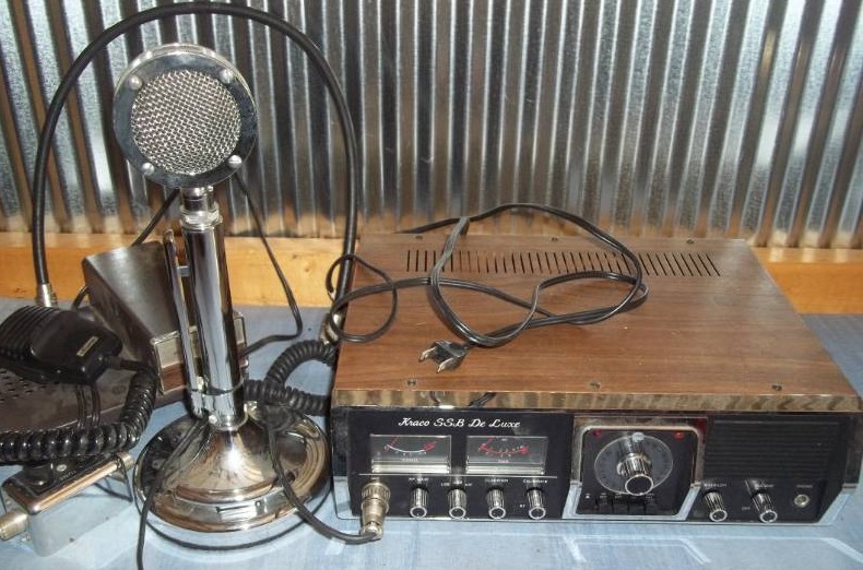 lot 143 image: CB Radio with Microphone