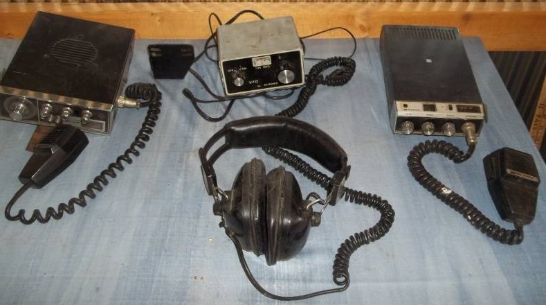 lot 150 image: CB Radios