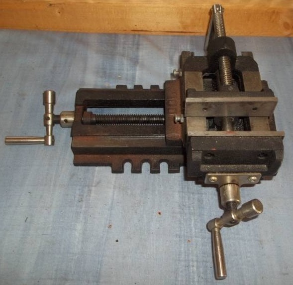 lot 154 image: Bench Vise