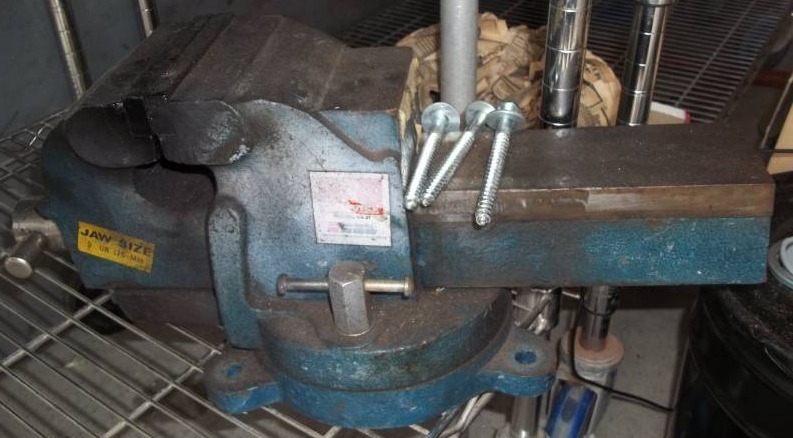 lot 159 image: Bench Vise