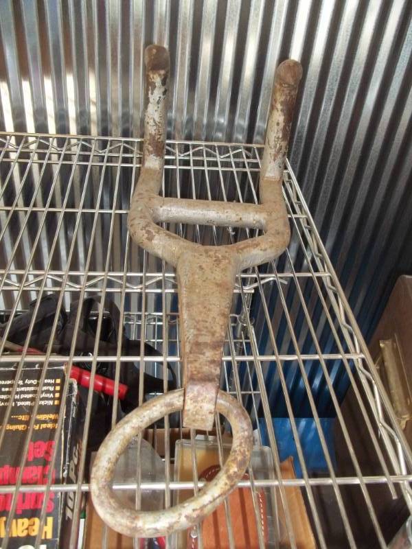 lot 165 image: Loading Hook