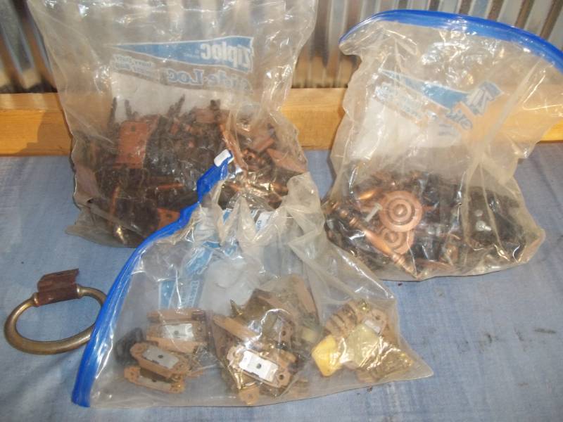 lot 166 image: Assorted Cabinet Hardware