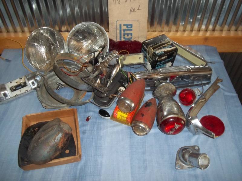 lot 174 image: Automotive Lights and Electical Parts