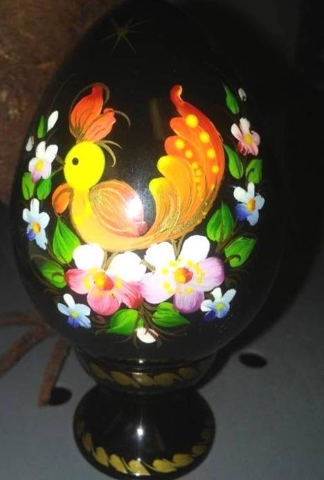 lot 211 image: Chicken Roosters figurines magnets and more.