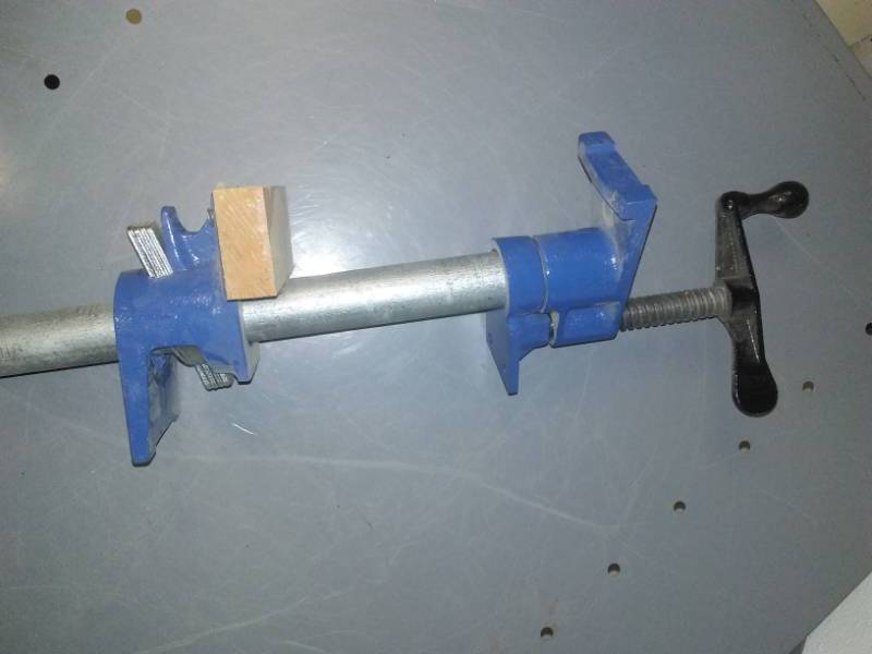lot 216 image: Woodworking clamp