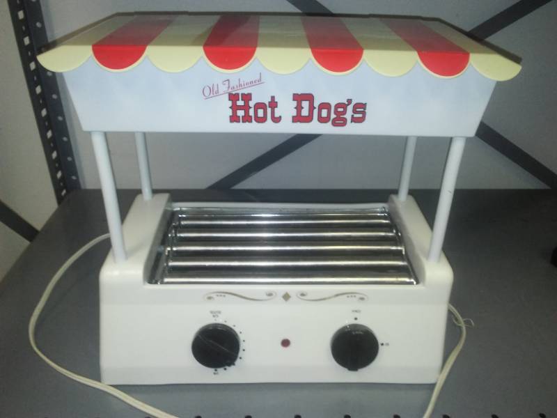 lot 220 image: nostalgic hot dog roller cooker