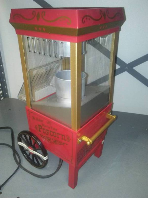 lot 221 image: Nostalgic popcorn machine - like new,
