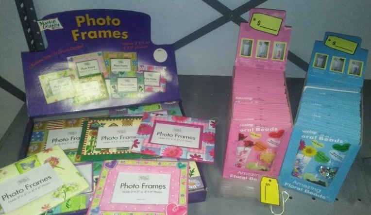 lot 260 image: Wholesale lots of photo frames and floral beads