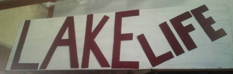 lot 274 image: Lake life wood and metal sign