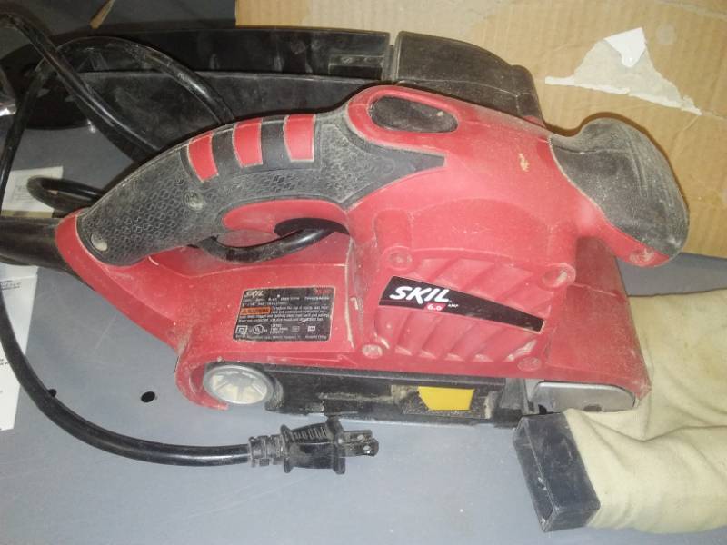 lot 297 image: Skill 3 in x 18 inch belt sander, Works.