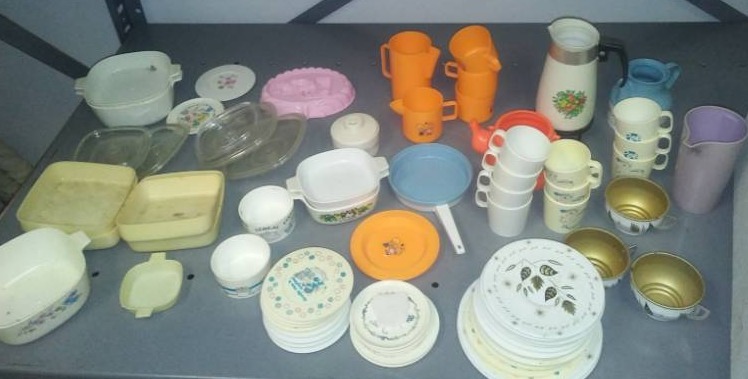 lot 306 image: Play dishes, tea set, doll dishes - Big Lot,