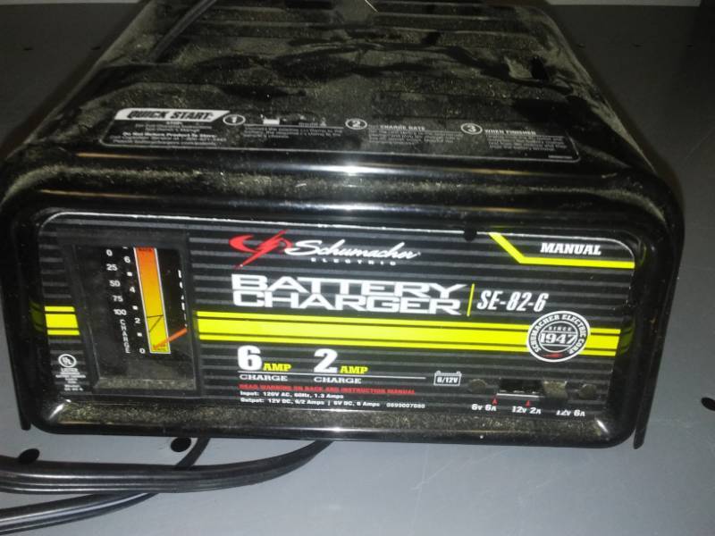 lot 309 image: Battery charger 6 and 12 volt