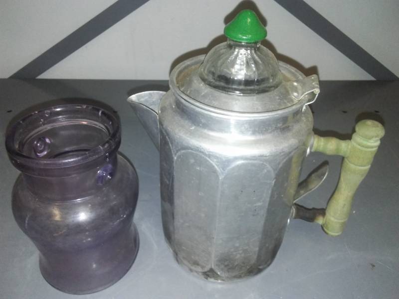 lot 324 image: Vintage coffee pot and glass jar.