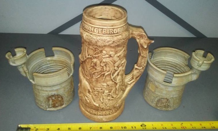 lot 325 image: Beer stein and 2 Castle Towers.