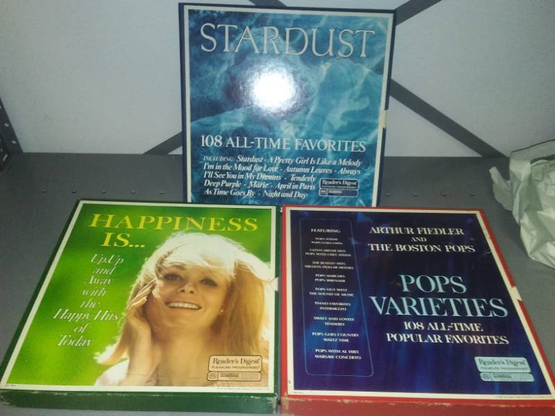 lot 332 image: Readers Digest album box sets