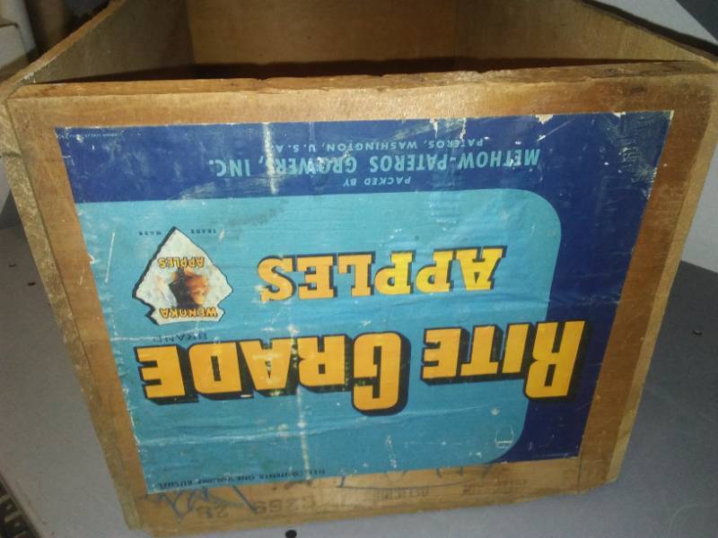 lot 339 image: Vintage Rite grade apples crate wood.