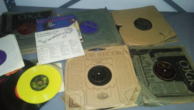 lot 341 image: 10 inch and 7 inch record albums, vinyl. 40 .
