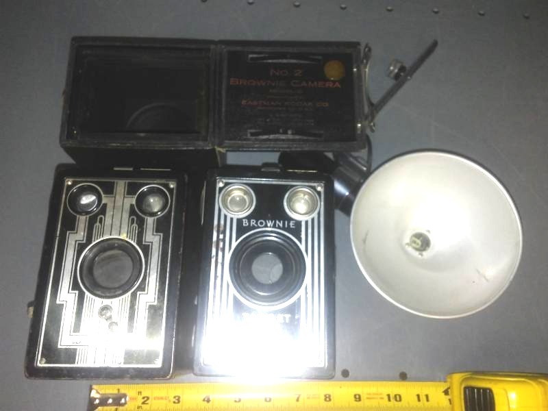 lot 361 image: 3 Kodak Brownie Camera and Flash Holder.