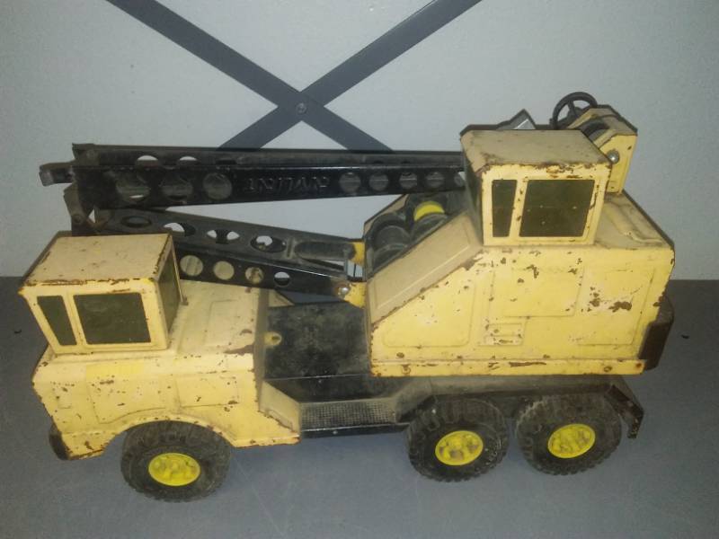 lot 382 image: Nylint Construction Crane Toy,