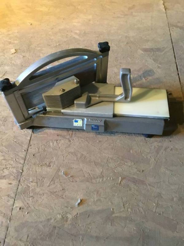 lot 79 image: Nemco tomato slicer