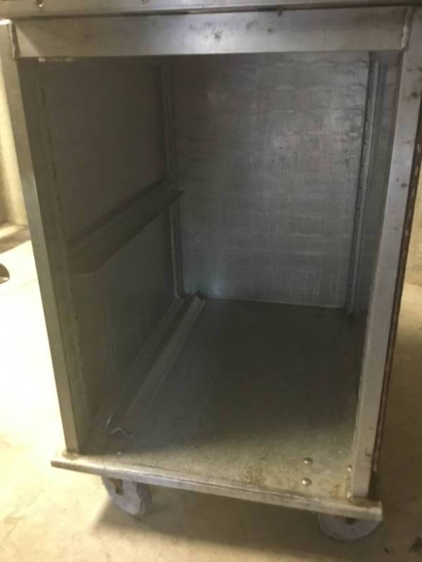 lot 150 image: Rolling cart for bread. Bread retarder. Adjustable shelves.