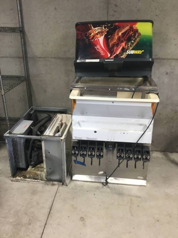 lot 160 image: 8 dispenser Fountain Pop machine with ice maker.