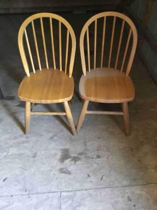lot 37 image: 2 wooden chairs
