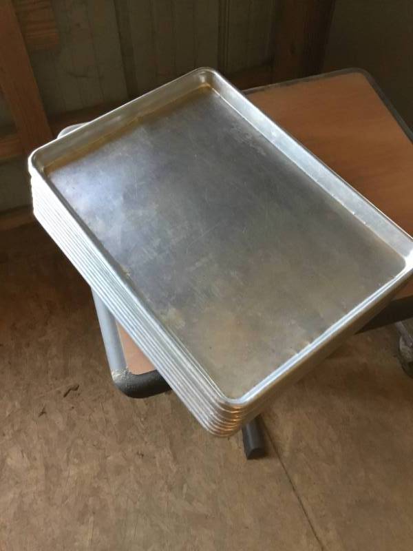 lot 73 image: Lot of 10 aluminum baking half pans