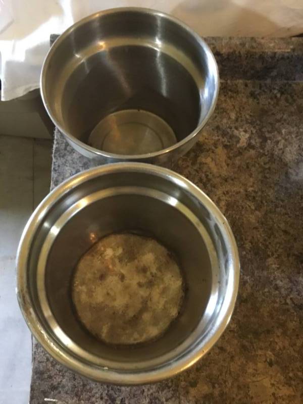 lot 190 image: 2 large Stainless Steel soup pot.