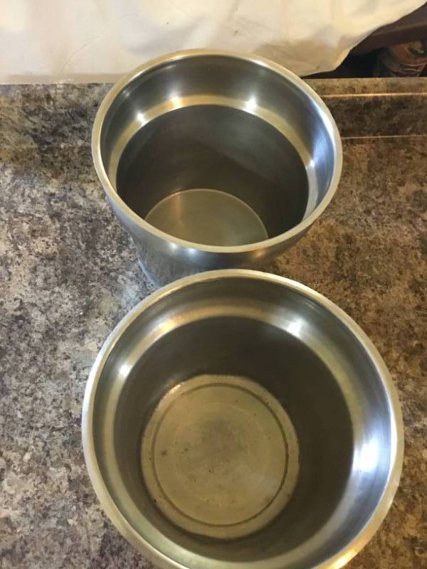 lot 192 image: 2 large Stainless Steel soup pot.