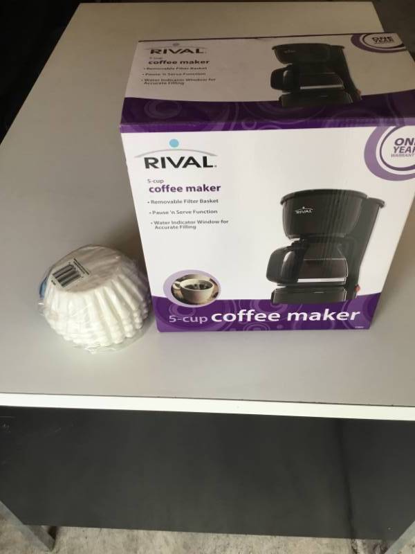 lot 8 image: New Coffee maker